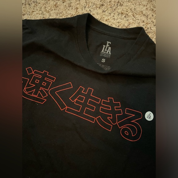 Men’s Shirt - Picture 2 of 3